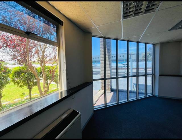 1,300M² OFFICE TO LET IN RANDJESPARK
